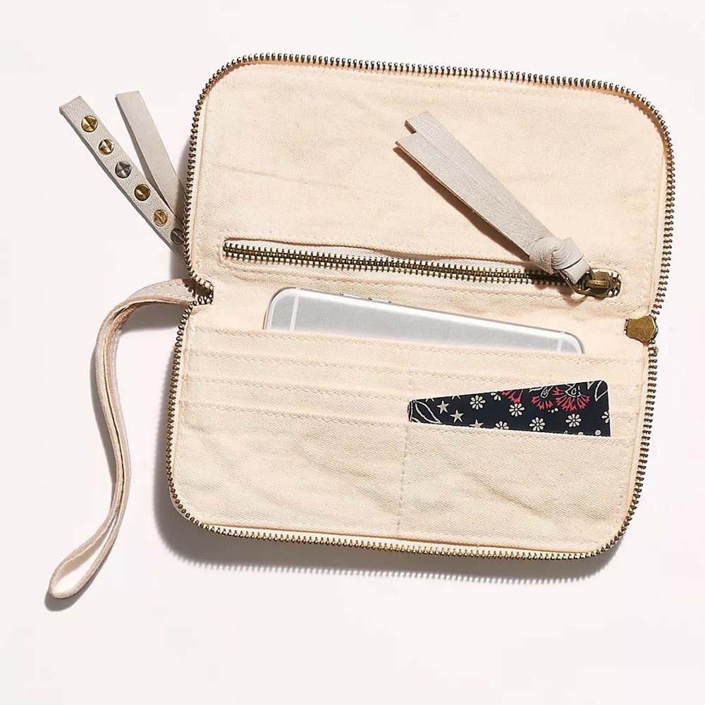New🌟Free People-Distressed Wallet: Cream - Picture 4 of 6